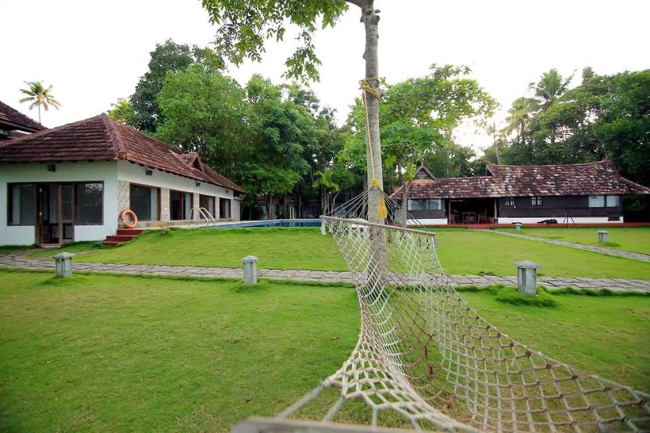 Shanthitheeram Lakeside Heritage Resort Alappuzha 2*,  India