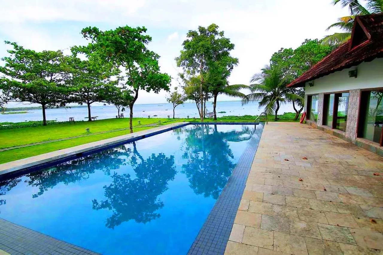 Shanthitheeram Lakeside Heritage Resort Alappuzha